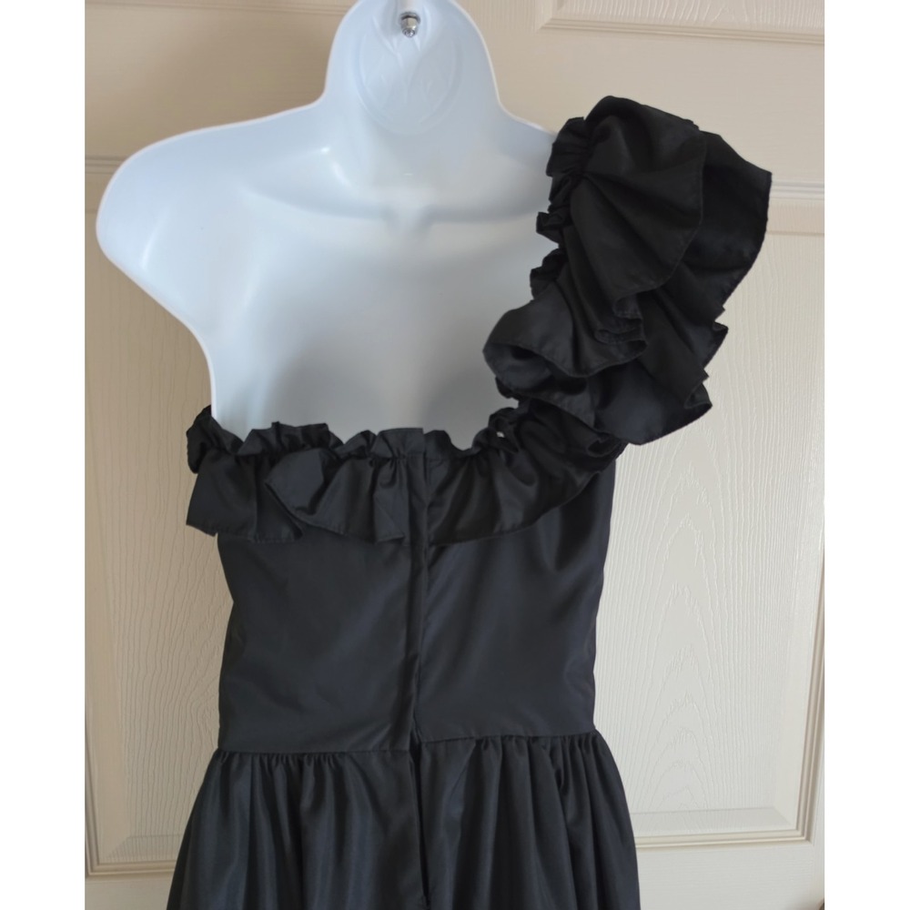 Vintage Black Ruffle Party Dress Made in USA – Size 7/8 – Classic 80s Silhouette - Picture 13 of 16